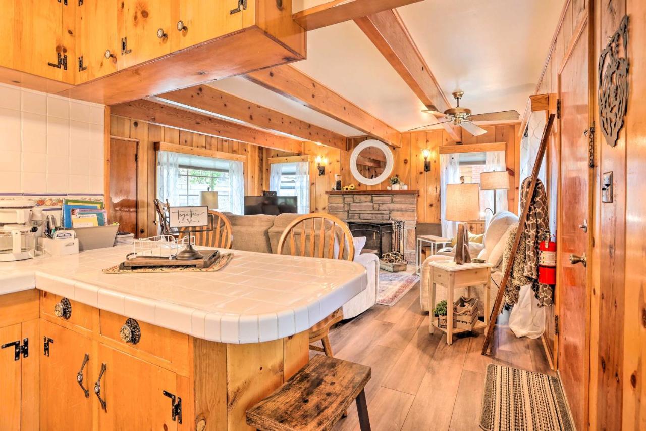 Wrightwood Cabin With Cozy Interior! 외부 사진